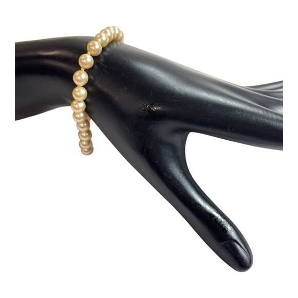 Vintage Faux Pearl Bracelet Classic Gold Tone Clasp 7.5" Prom Dance Formal - Picture 1 of 4